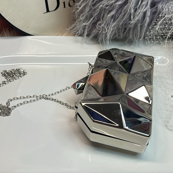 SILVER HARD CASE CLUTCH - Picture 6 of 11